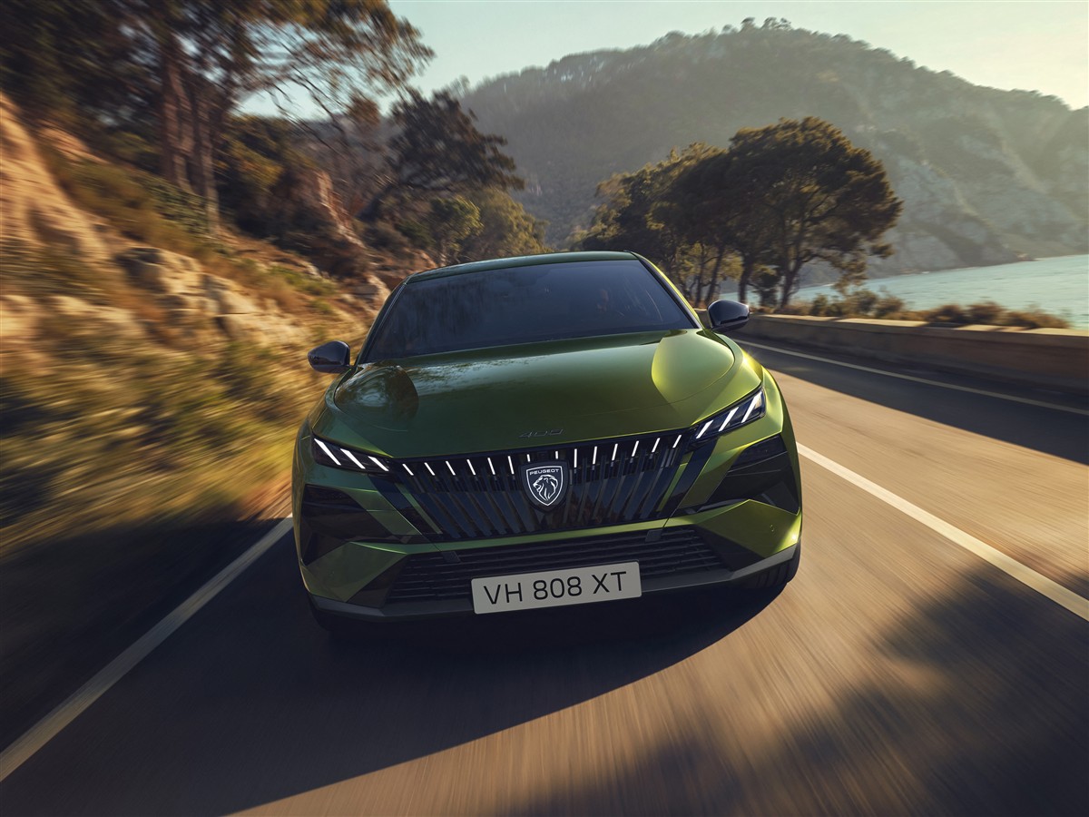 Peugeot prezintÄ noul 408 facelift, cu propulsii Mild Hybrid, Plug-In Hybrid Èi Electric