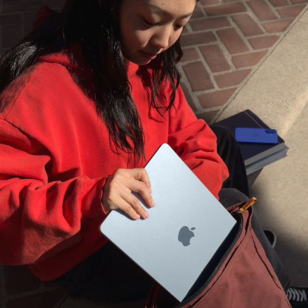 Apple va lansa cel puÈin 5 noi produse Ã®ntre 2 Èi 4 martie, printre care Èi un MacBook de buget