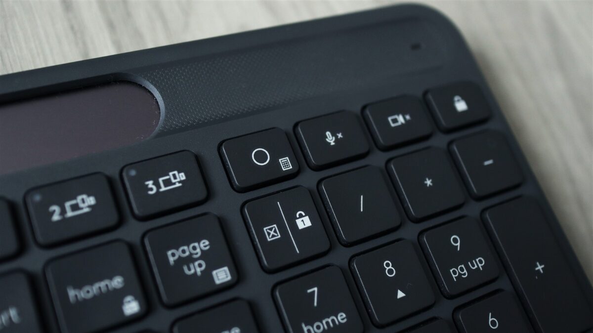 Tastatura Logitech Signature Slim Solar+ - review
