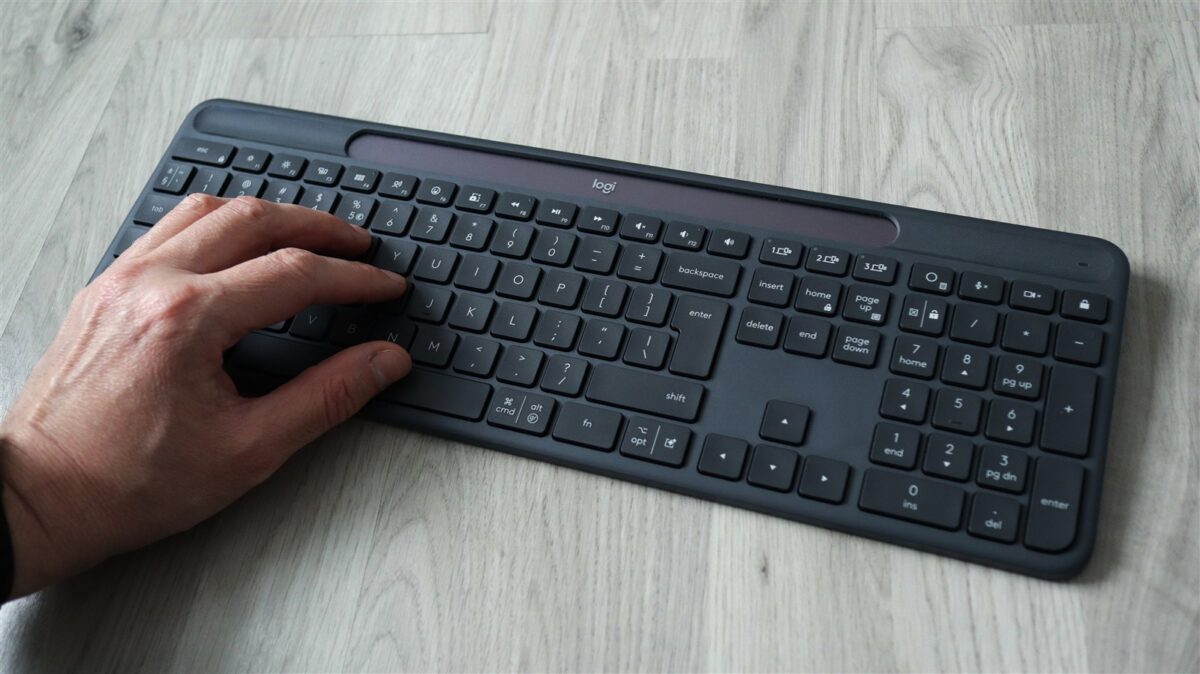 Tastatura Logitech Signature Slim Solar+ - review