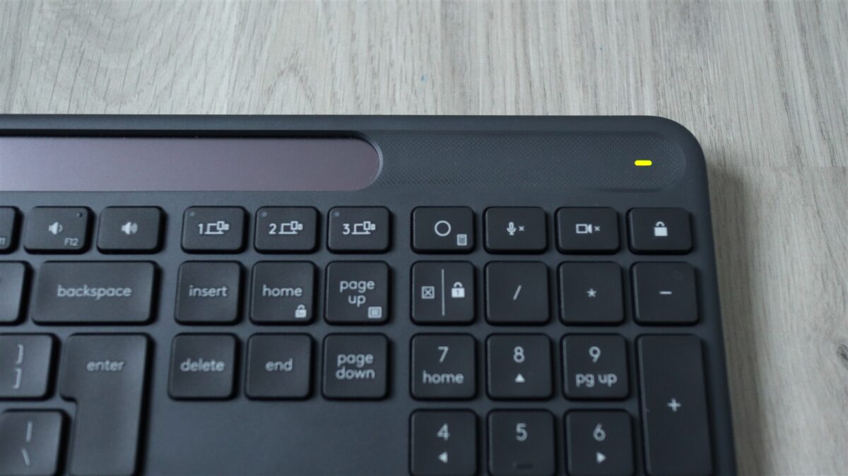 Tastatura Logitech Signature Slim Solar+ - review
