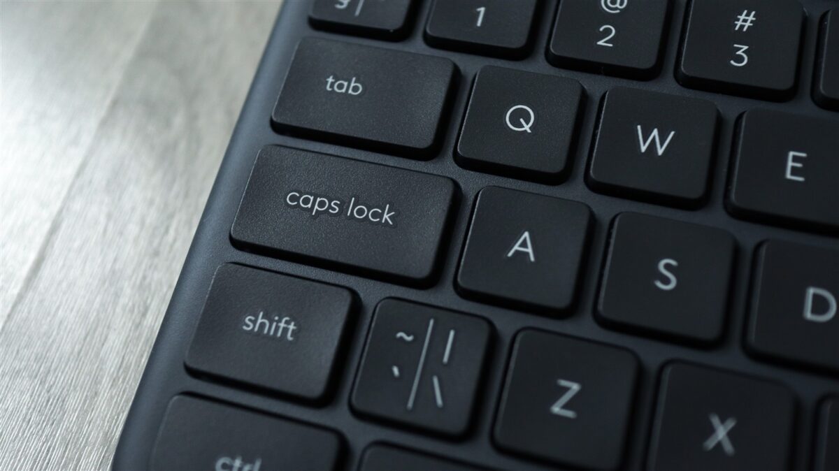 Tastatura Logitech Signature Slim Solar+ - review