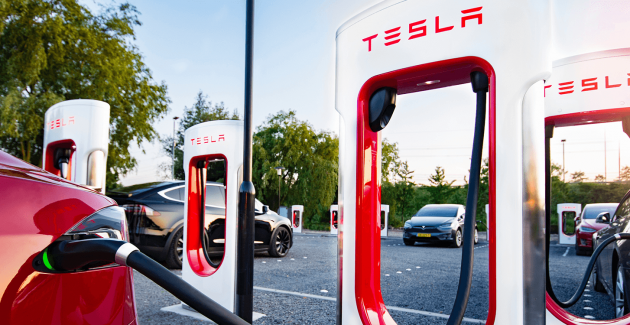 Tesla a deschis Ã®ntr-o Å£arÄ europeanÄ o staÅ£ie Supercharger alimentatÄ cu generatoare diesel