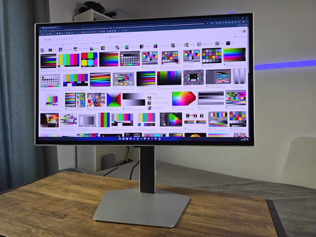 Monitor Samsung Odyssey QD-OLED G8 S27FG810SU – preview