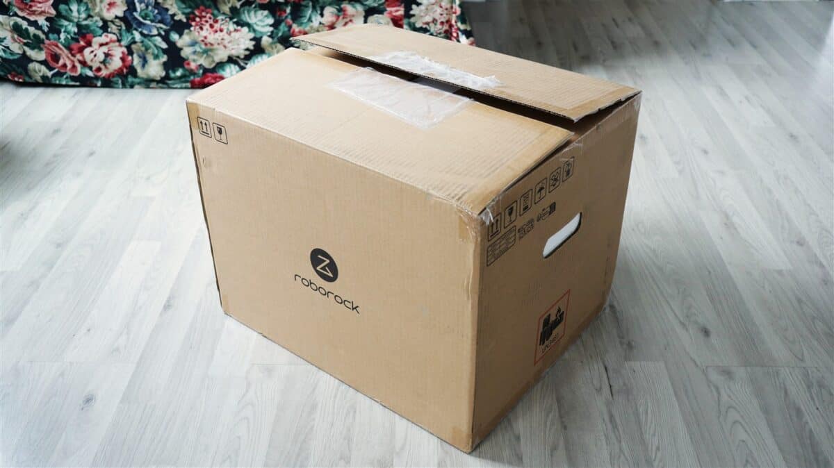 Robot de aspirare cu functie mop Roborock Saros 20 - review