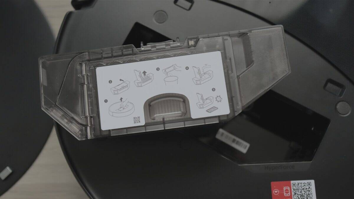 Robot de aspirare cu functie mop Roborock Saros 20 - review