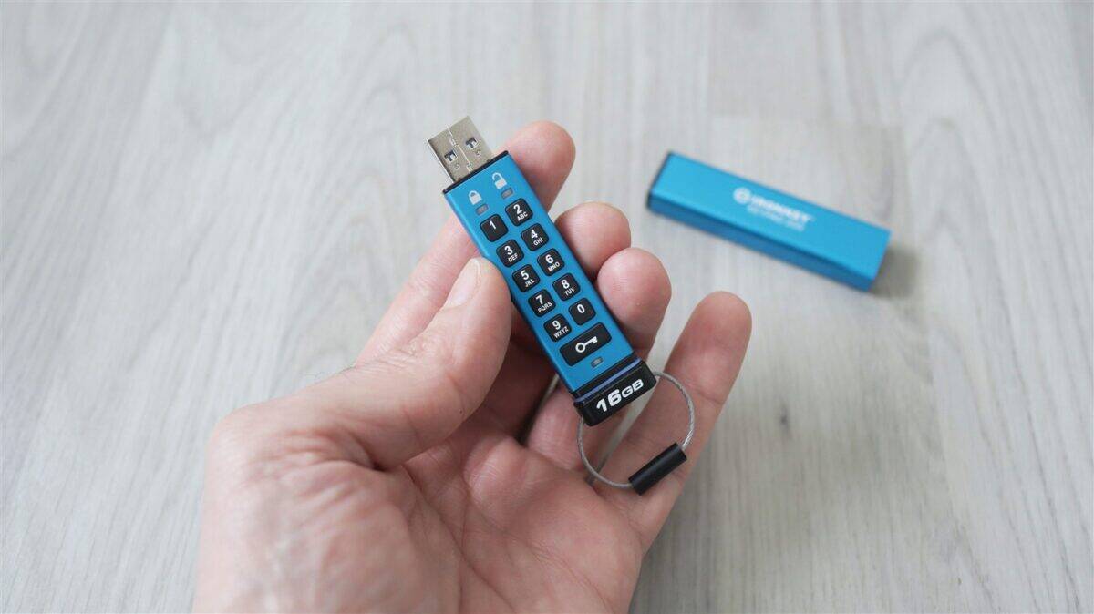 Stick memorie USB Kingston IronKey Keypad 200 16GB - review