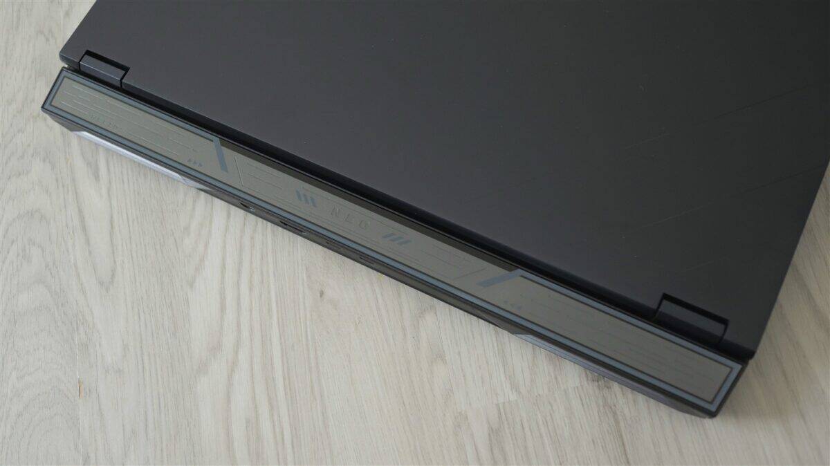 Laptop gaming Acer Predator Helios Neo 18 AI PHN18-72 - prezentare