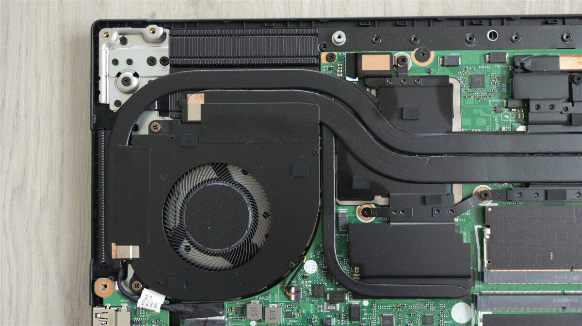 Laptop gaming GIGABYTE Gaming A16 (GA6H) - review