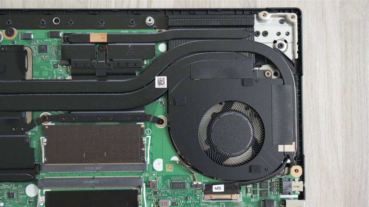 Laptop gaming GIGABYTE Gaming A16 (GA6H) - review