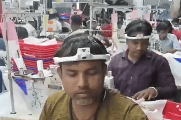 Muncitorii indieni poartÄ pe cap camere de filmat care Ã®nregistreazÄ pas cu pas activitatea lor uzualÄ (pe baza lor vor fi antrenaÅ£i agenÅ£ii AI, ce ulterior vor fi integraÅ£i Ã®n roboÅ£i)