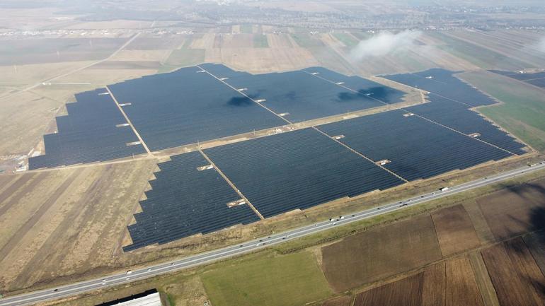 A Ã®nceput construcÅ£ia celui mai mare parc fotovoltaic din RomÃ¢nia, cel care va putea acoperi consumul anual de curent electric pentru peste 1.3 milioane de locuitori