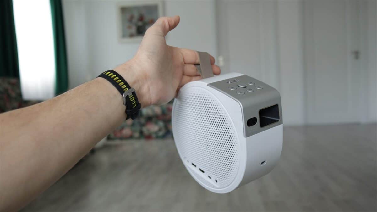 Proiector portabil BenQ GV32 - review