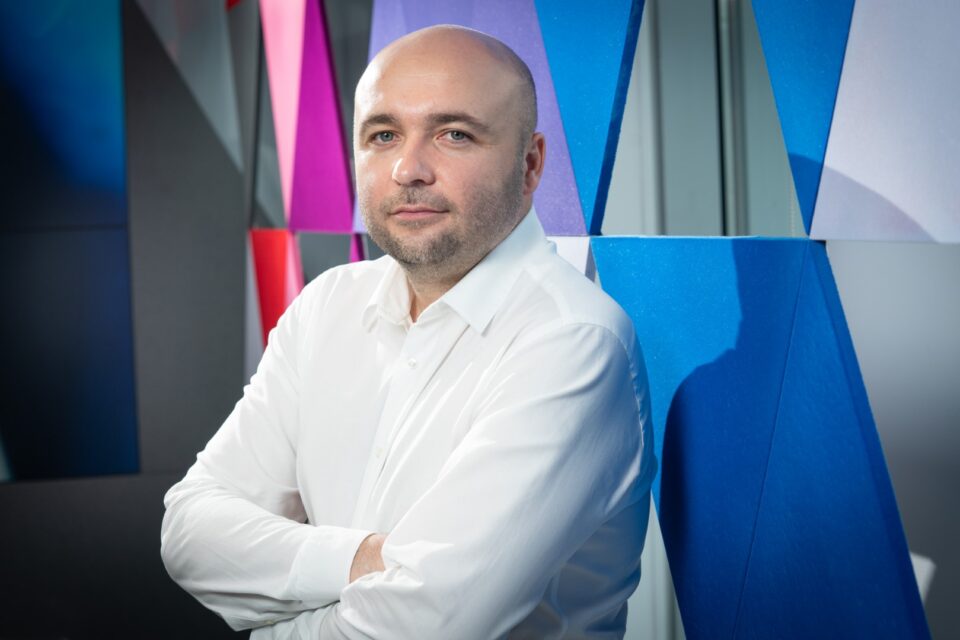 Iulian Stanciu Ã®Èi vine participaÈia din grupul eMAG – valoarea estimatÄ a tranzacÈiei Èi cum s-a descurcat cel mai mare magazin online romÃ¢nesc Ã®n anul fiscal 2026