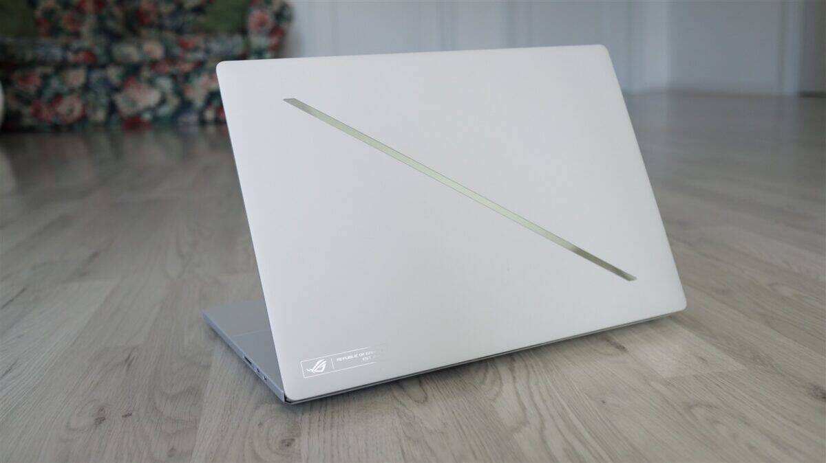 Laptop gaming ASUS ROG Zephyrus G16 GU606 (2026) – review (PerformanÈÄ de top Ã®ntr-un corp premium)