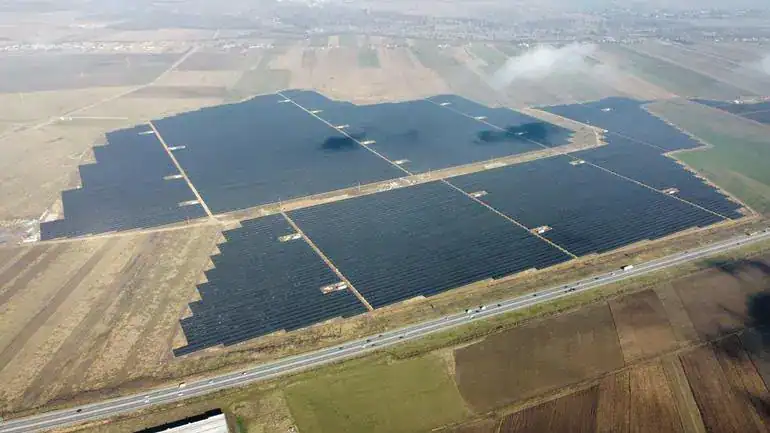 Panourile fotovoltaice NU distrug terenurile agricole din RomÃ¢nia Åi NU afecteazÄ capacitatea de producÅ£ie agricolÄ a Å£Ärii (iatÄ de ce)