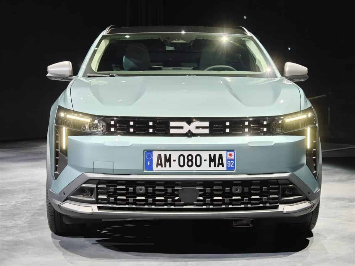 Prim contact Dacia Striker, modelul care inaugureazÄ o nouÄ clasÄ Ã®n gama producÄtorului autohton