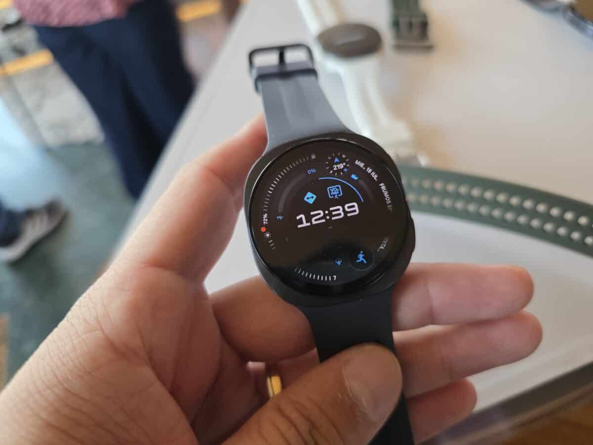 Samsung Galaxy Watch 9: specificaÈii, galerie de imagini Èi hands-on (Qualcomm Snapdragon Wear Elite, ecran cu luminozitate pÃ¢nÄ la 3000 nits Èi funcÈii AI)
