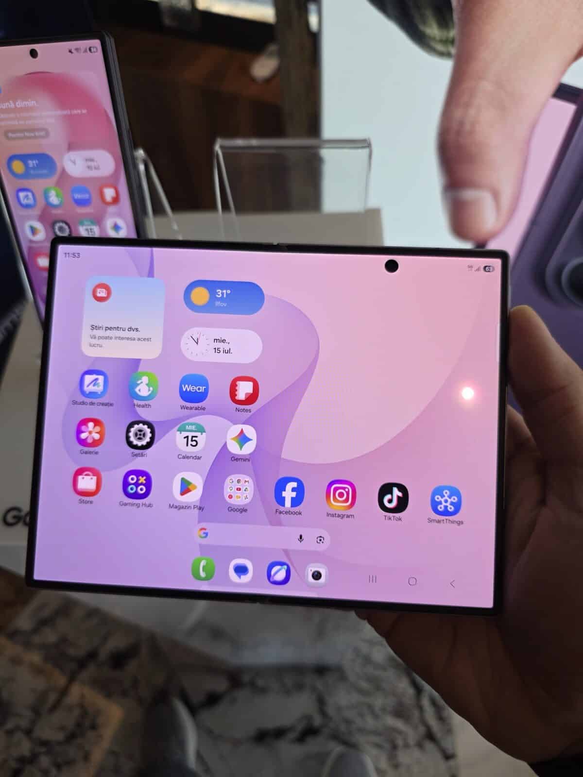 Samsung Galaxy Z Fold 8 – specificaÈii, galerie de imagini, hands-on Èi preÈ Ã®n RomÃ¢nia (formatul ce va cuceri piaÈa de smartphone-uri pliabile)