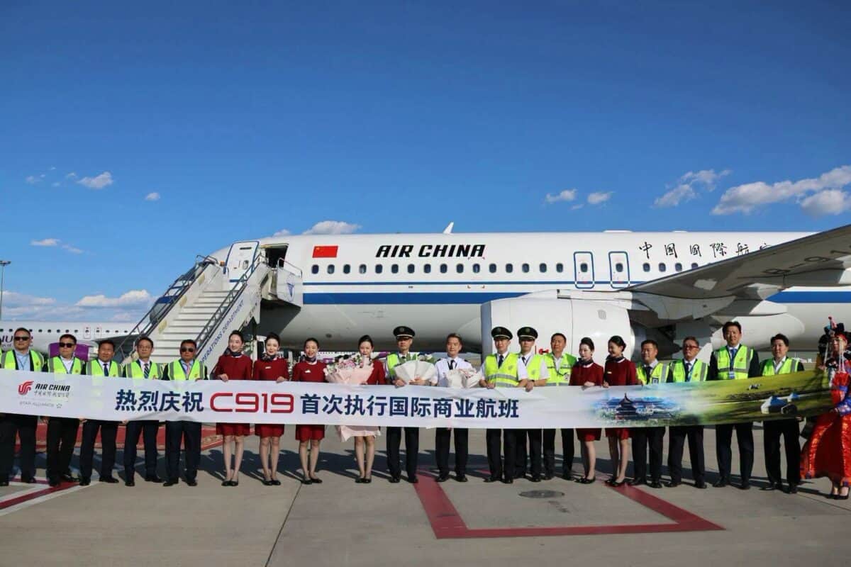 Airbus Åi Boeing vor avea Ã®n curÃ¢nd un nou concurent serios: producÄtorul chinez COMAC a realizat primul sÄu zbor internaÅ£ional regulat cu o aeronavÄ COMAC C919