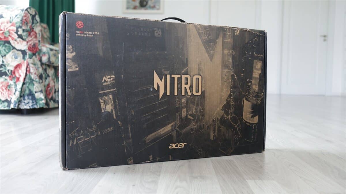 Laptop gaming Acer Nitro AI 18 (AN18-61) – prezentare (Ecran IPS de 18 inch WQXGA 165Hz, AMD Ryzen AI 9 365, NVIDIA GeForce RTX 5070 Ti, 32GB DDR5, baterie de 90 Wh)