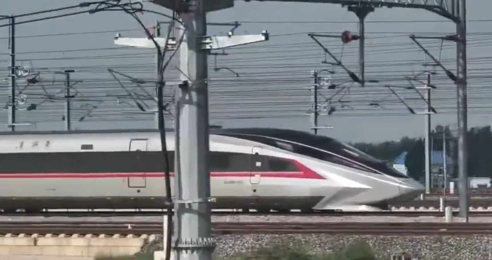 Un tren experimental cu propulsie magneticÄ a atins uluitoarea vitezÄ de 800 kilometri / orÄ Ã®n doar 5,3 secunde