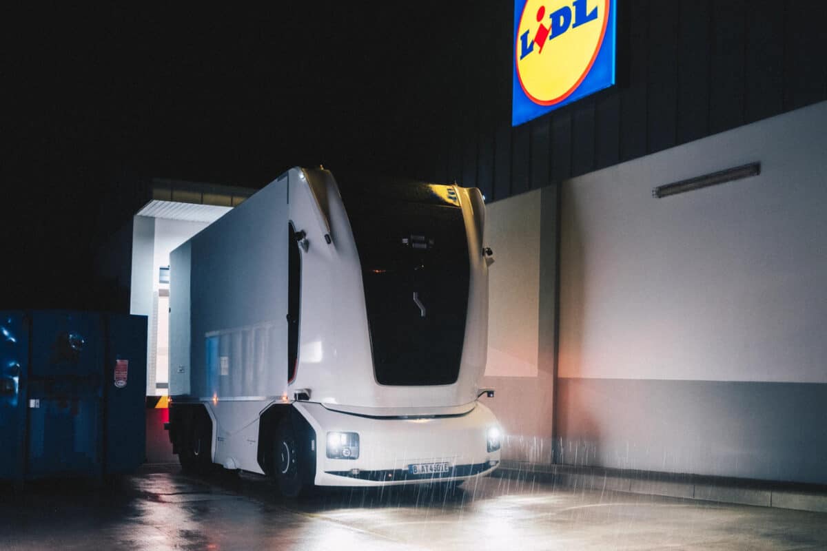 LIDL vine cu o premierÄ europeanÄ Åi anunÅ£Ä primul sÄu camion electric autonom, fÄrÄ cabinÄ Åi fÄrÄ Åofer (acesta va conecta un centru de distribuÅ£ie Åi un depozit)