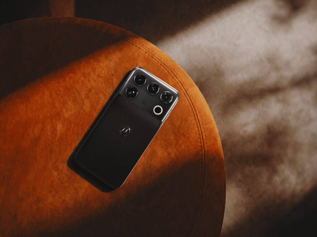 Primele detalii pentru Motorola Signature 27 – design complet nou, chipset Snapdragon 8 Elite Extreme Gen 6, camerÄ telephoto de 200 MP, sunet Bang & Olufsen Èi lansare Ã®n 2026