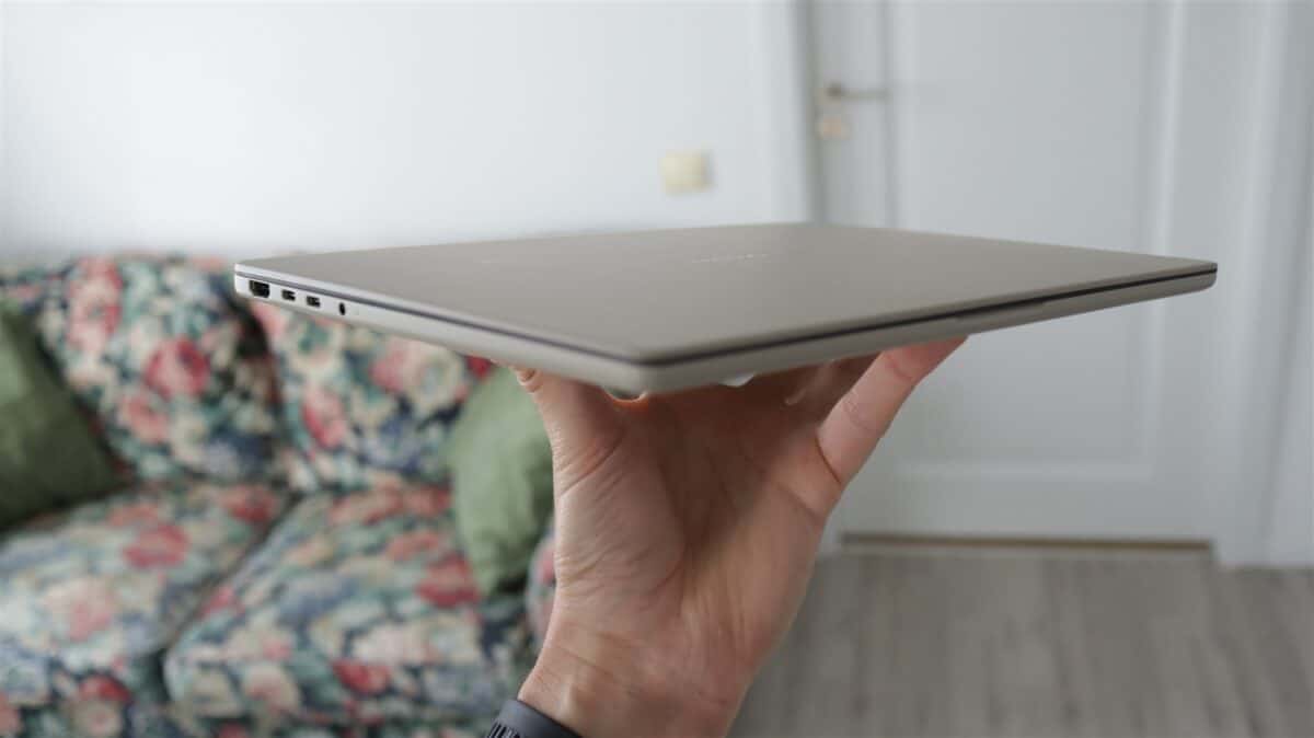 Ultrabook ASUS Zenbook A14 (UX3407N) – review (Snapdragon X2 Elite pune la bÄtaie o putere foarte ridicatÄ, care rÄmÃ¢ne la acelaÈi nivel Èi pe baterie)